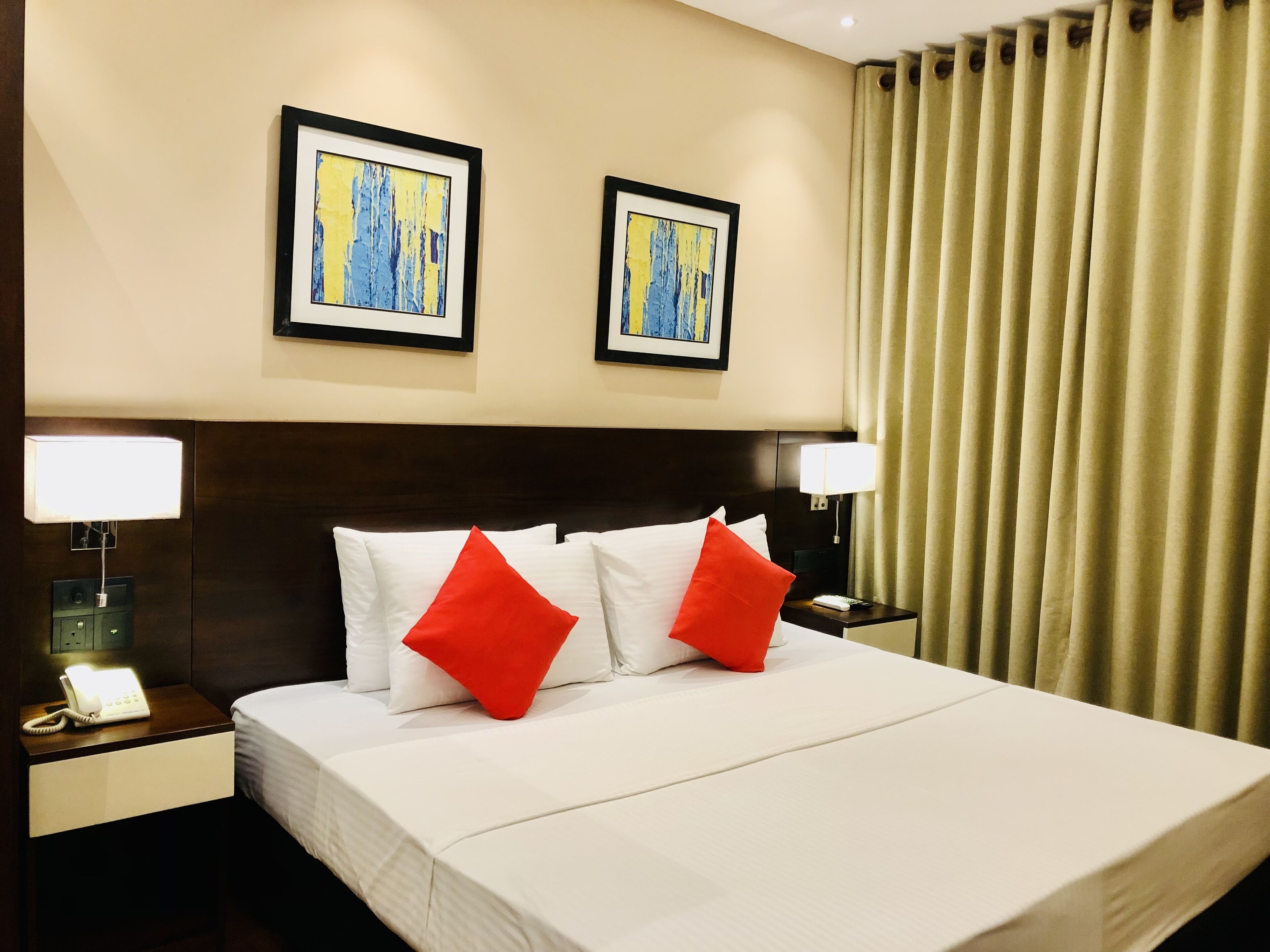 Standard Double Room | 1 bedroom, premium bedding, in-room safe, desk