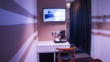 Deluxe Double Room | Minibar, in-room safe, desk, iron/ironing board