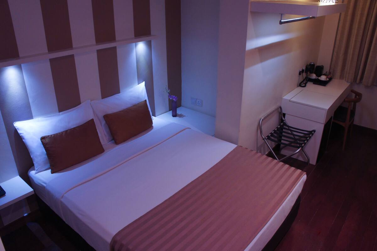 Superior Double or Twin Room | Minibar, in-room safe, desk, iron/ironing board (on request)