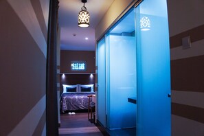 Deluxe Double Room | Minibar, in-room safe, desk, iron/ironing board - The Keong Saik Hotel (Singapore)