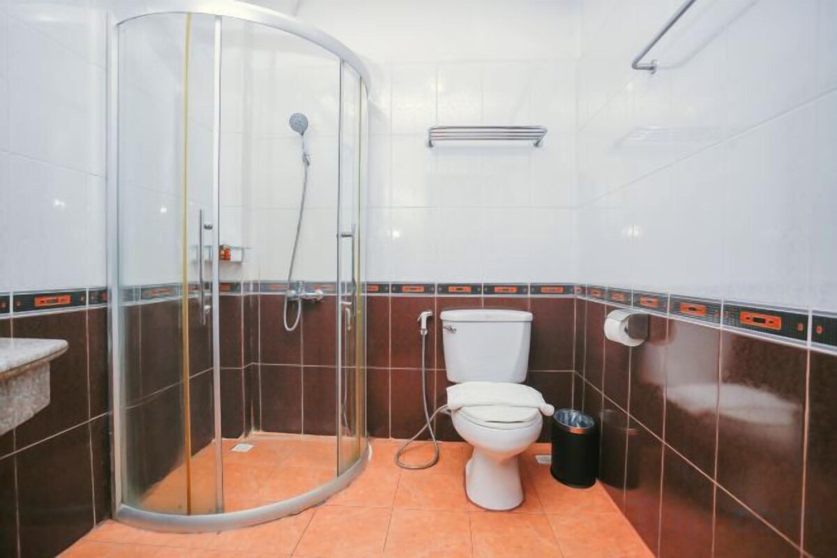 Phòng tắm | Buồng tắm vòi sen, đồ dùng nhà tắm miễn phí, máy sấy tóc 
