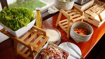 Frokostbuffé hver dag (USD 8 per person)