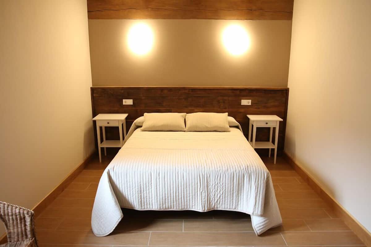 Cribs (surcharge), WiFi (free)