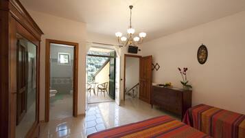 Quadruple Room | Seterika/papan seterika, katil bayi/kot (surcaj), Wi-fi percuma