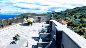 Attico Luxury, 1 camera da letto, vista mare, edificio separato | Terrazza/patio