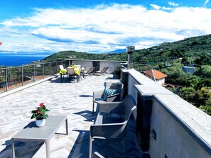 Penthouse de lujo, 1 habitación, vista al mar, en edificio contiguo | Terraza o patio