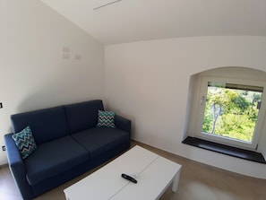 Luxury Penthouse, 1 Bedroom, Sea View, Annex Building | Living room - Agriturismo La Lobra (Massa Lubrense)