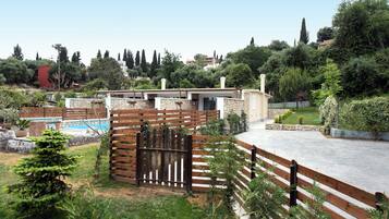 Suite estudio superior, alberca privada | 2 habitaciones y sábanas de algodón egipcio