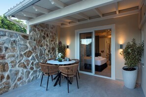 Studio Deluxe with Mini Pool | Garden view