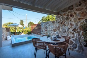 Studio Deluxe with Mini Pool | Egyptian cotton sheets, in-room safe, individually decorated - Anita Village (Corfu)