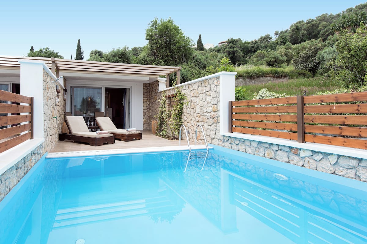 Superior Studio Suite, Private Pool | 2 bedrooms, Egyptian cotton sheets, in-room safe, individually decorated