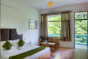 Desk, rollaway beds, free WiFi