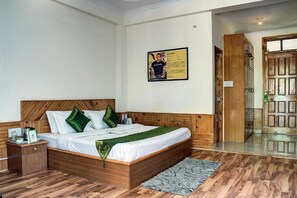 Desk, rollaway beds, free WiFi - Treebo Trend Celebriti Manali (Manali)