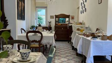 Petit déjeuner buffet compris tous les jours