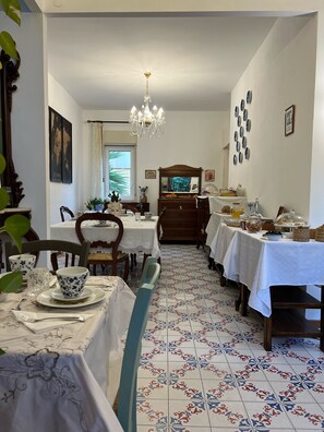 Desayuno buffet incluido todos los días 