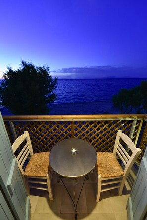 Basic Double Room, 2 Twin Beds, Non Smoking, Sea View | Indoor wedding - Vesper Studios (Samos)