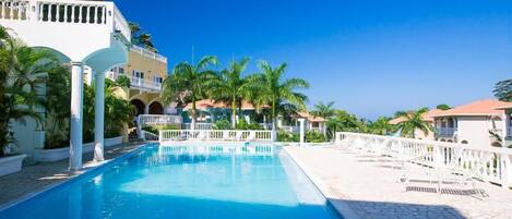 Townhome, 2 Bedrooms, Terrace, Garden View | Outdoor pool