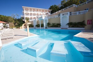 Resortwoning, 2 slaapkamers, terras, uitzicht op oceaan | Buitenzwembad | Een buitenzwembad
