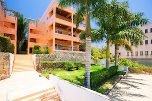 Appart'hôtel, 2 chambres, terrasse, vue océan | Façade de l’hébergement