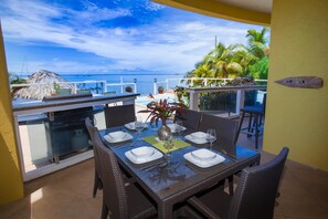 Condo, 2 Bedrooms, Ocean View | In-room dining - Villa Del Playa 1 (Roatan)