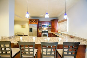 Condo, 3 Bedrooms, Terrace, Ocean View | Private kitchen