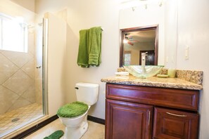 Condo, 3 Bedrooms, Terrace, Ocean View | Bathroom | Shower, towels - Villa Del Playa 3 (Roatan)