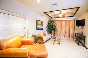 Condo, 3 Bedrooms, Terrace, Ocean View | Living area