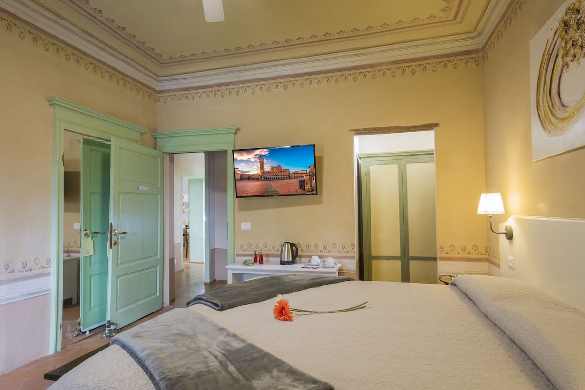 Kamar Double Deluks, jet tub | 1 kamar tidur, seprai premium, busa memori, dan minibar
