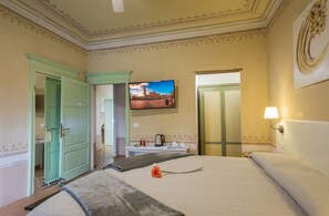 Deluxe Double Room, Jetted Tub - Villa Sant Andrea (Siena)