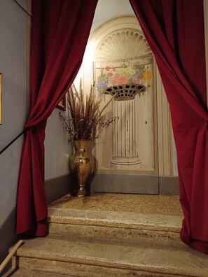 Interior entrance - Villa Sant Andrea (Siena)