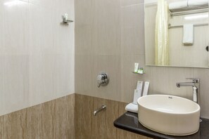 Ducha, artículos de tocador gratuitos, toallas