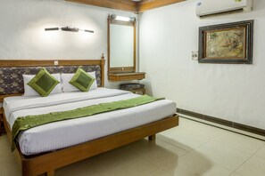 Premium Room | Desk, iron/ironing board, rollaway beds, free WiFi - Treebo Trend Sea Side (Mumbai)