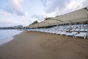 Private beach, sun loungers, beach umbrellas, beach towels - Armas Green Fugla Beach - All Inclusive (Alanya)