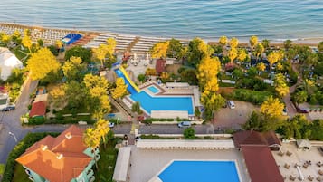 3 outdoor pools, pool umbrellas, sun loungers