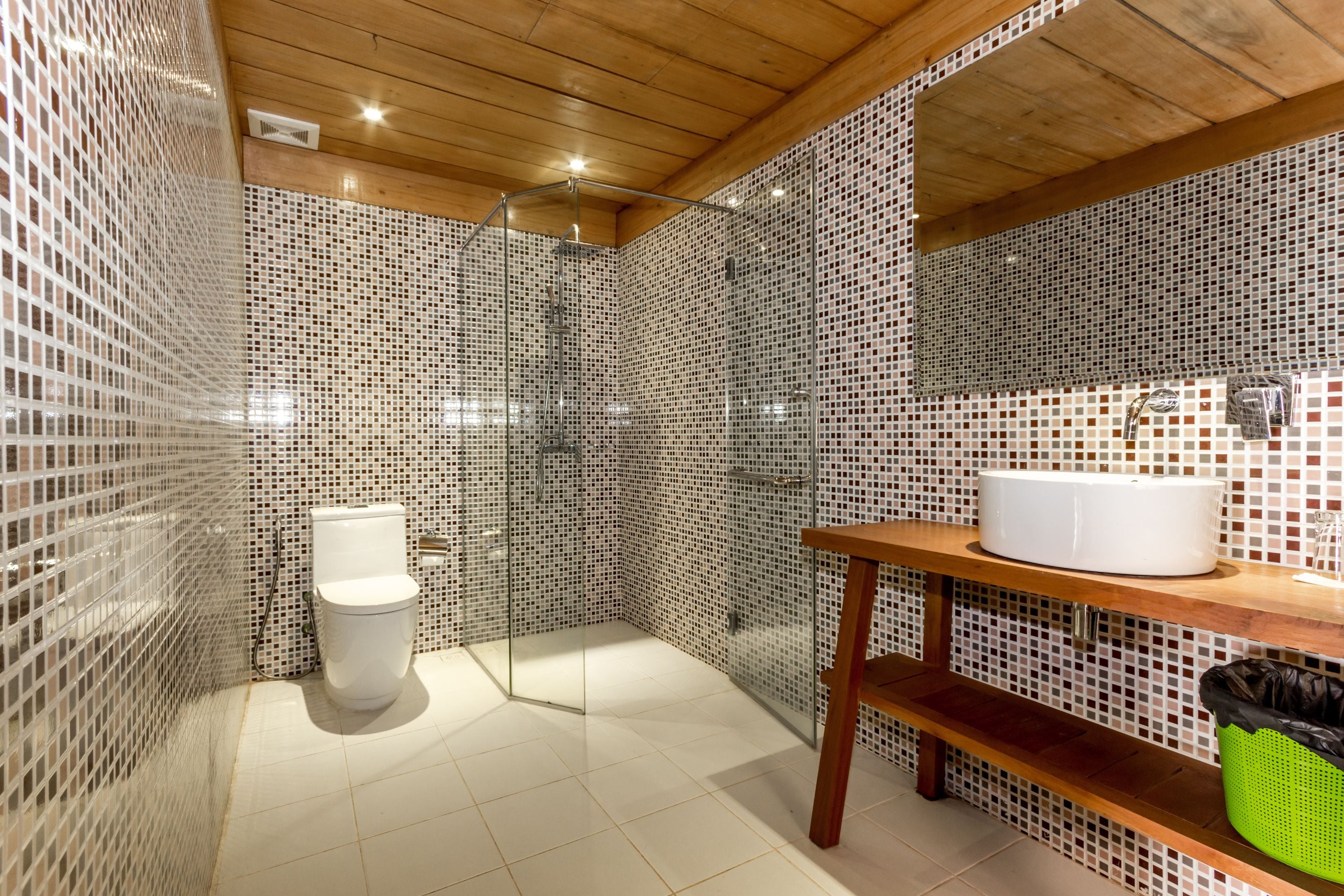 separate bathtub and shower, deep-soaking bathtub, rainfall showerhead