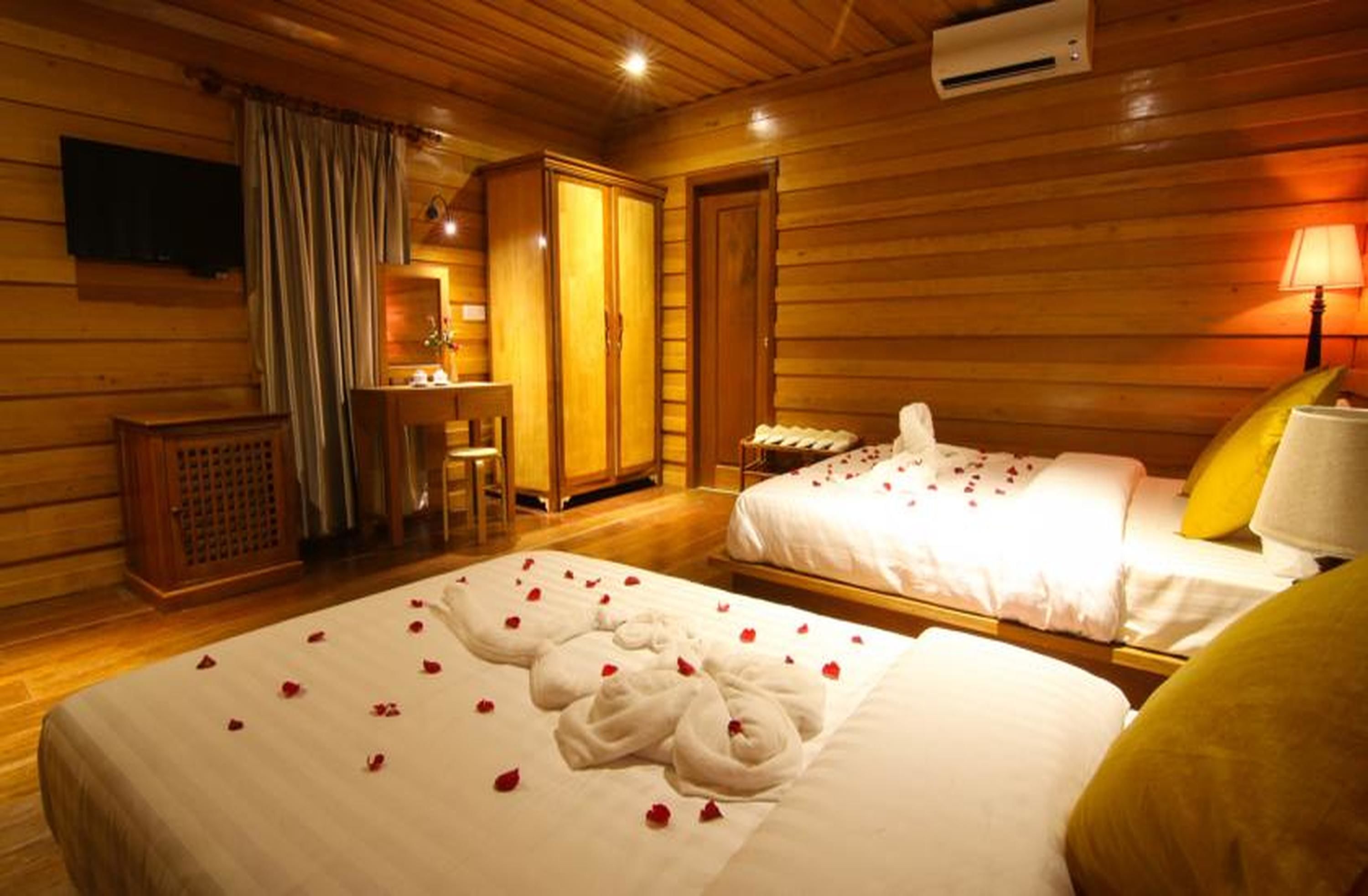 deluxe twin room, multiple beds, balcony, poolside | minibar, in-room safe, desk, laptop workspace