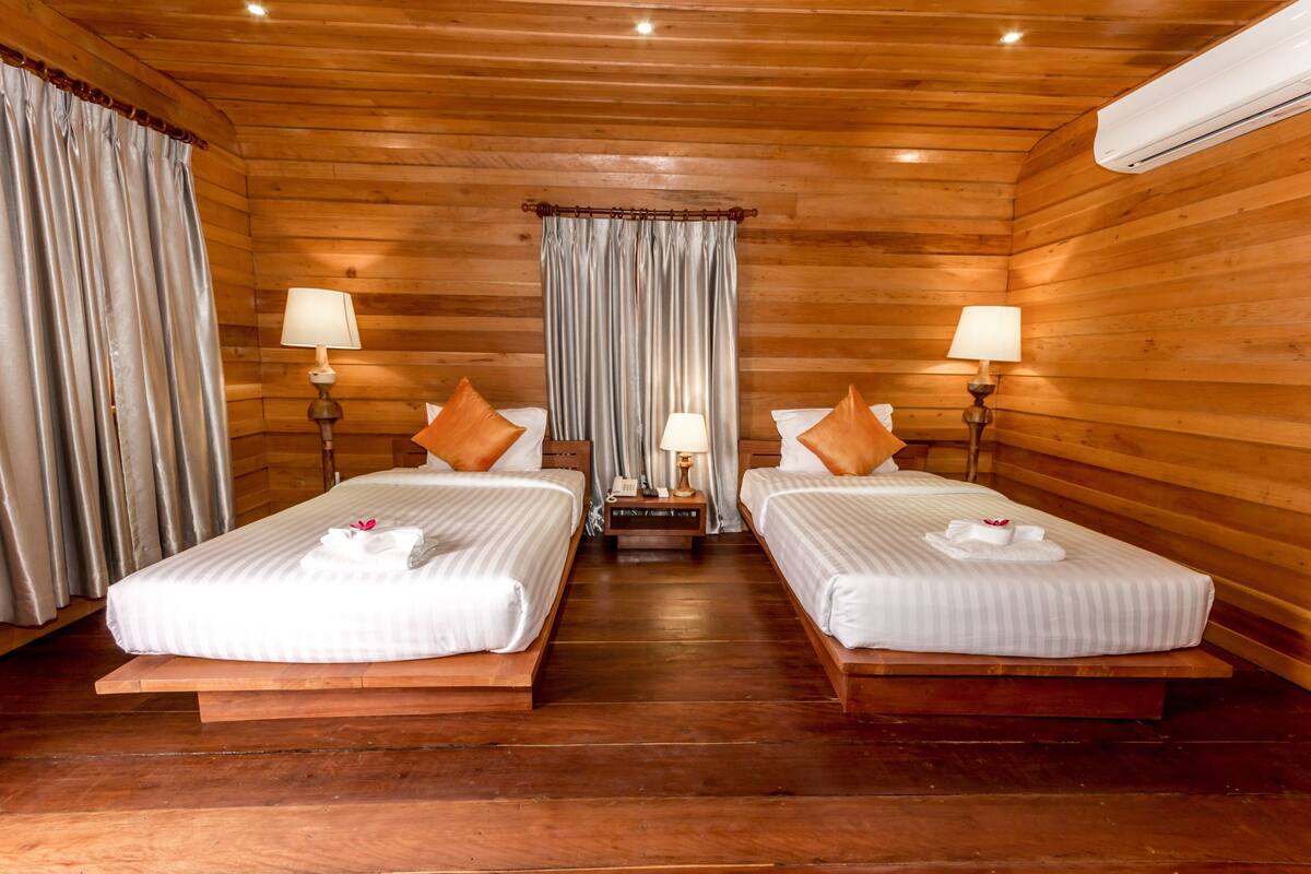 Minibar, két bảo mật tại phòng, bàn