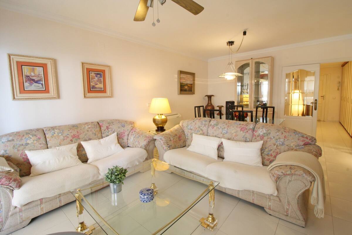 Appartement, 4 chambres, vue océan, en bord de plage | Salle de séjour