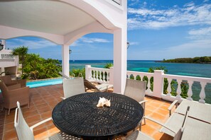 Villa, 4 habitaciones, Terraza, vista al océano | Restaurante al aire libre