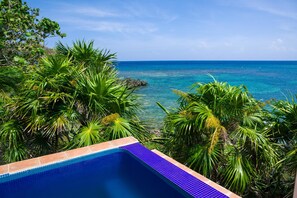 Outdoor pool, an infinity pool - Coral Vista 3 2 bedroom option (Roatan)