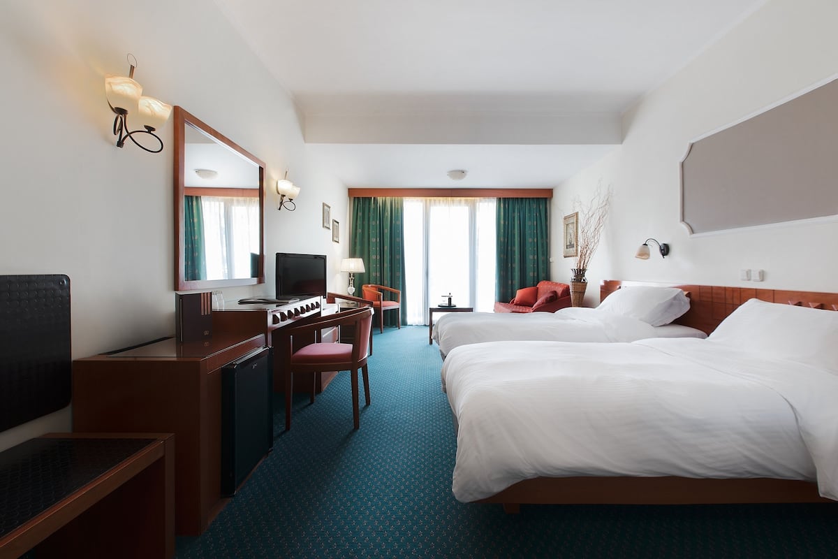 Egyptian cotton sheets, premium bedding, down duvets, minibar