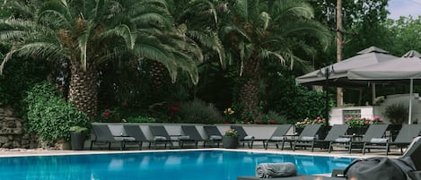 Seasonal outdoor pool, pool umbrellas, sun loungers