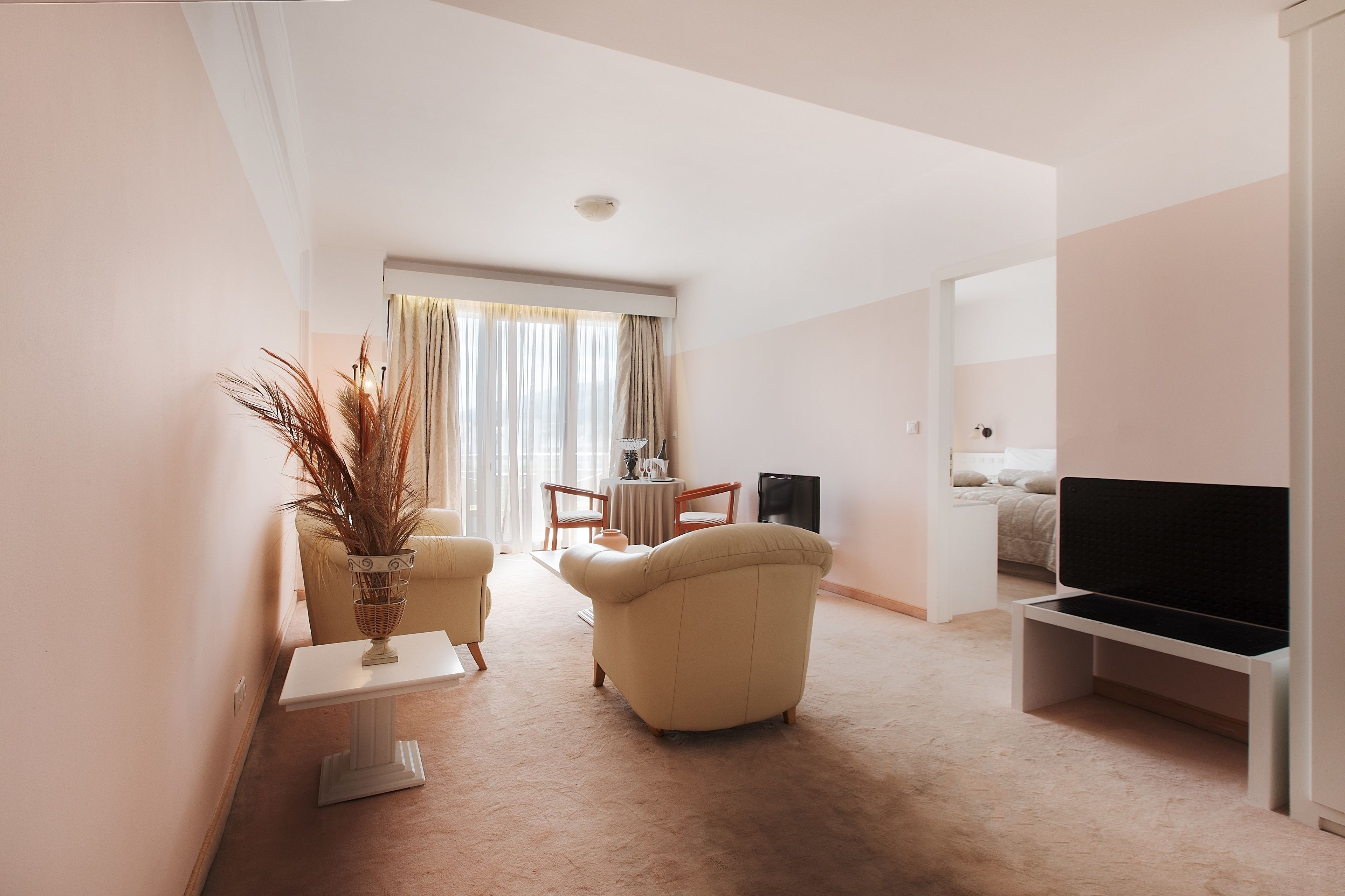 egyptian cotton sheets, premium bedding, down duvets, minibar