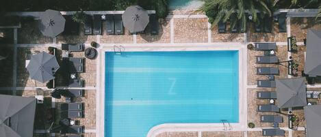 Seasonal outdoor pool, pool umbrellas, sun loungers