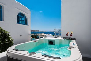 Superior kamer, gedeeltelijk uitzicht op zee (Outdoor Hot Tub) | Uitzicht op strand/zee