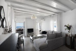 Deluxe Suite, 1 Bedroom, Sea View (Outdoor Hot Tub)