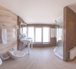 Articles de toilette (gratuits), séchoir à cheveux, pantoufles