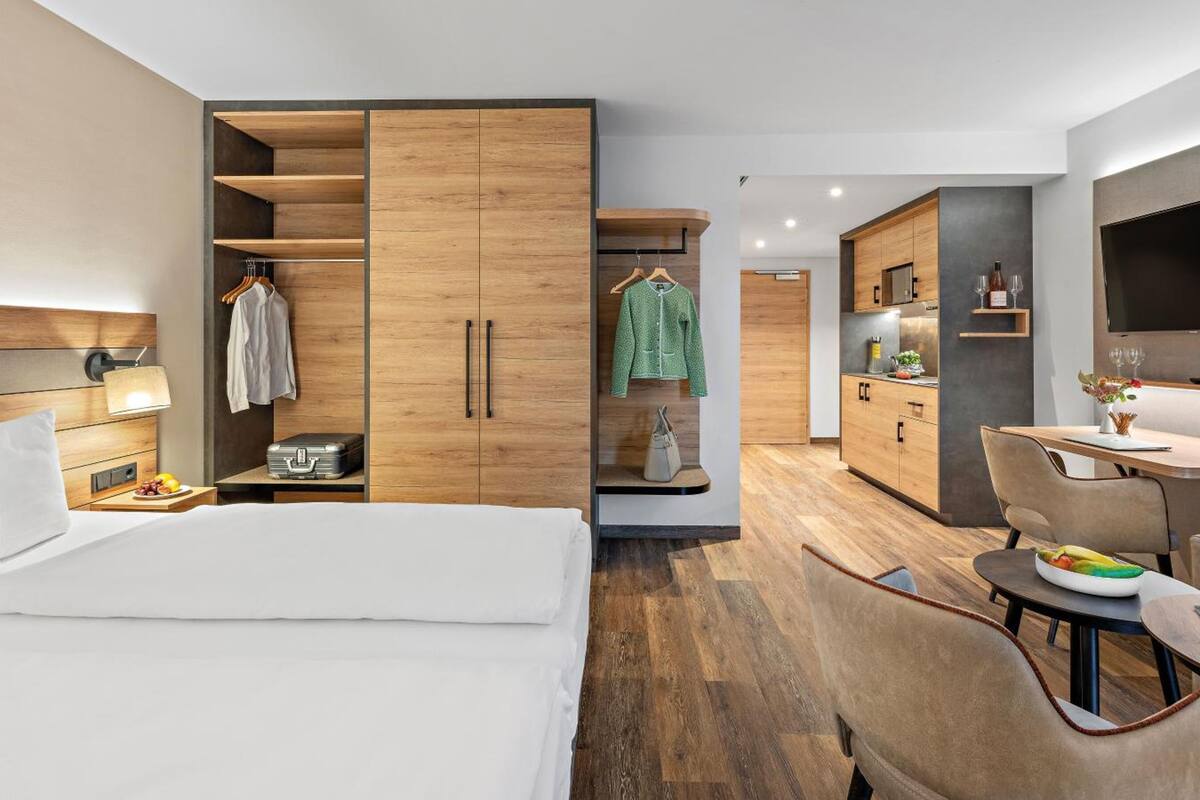 1 bedroom, premium bedding, desk, blackout curtains