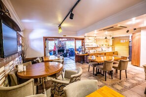 Lobby sitting area - Apollon Hotel (Bozcaada)