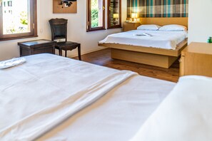 1 bedroom, minibar, bed sheets - Apollon Hotel (Bozcaada)